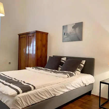 Historic Charm City-center 2 Bedroom * Budapest
